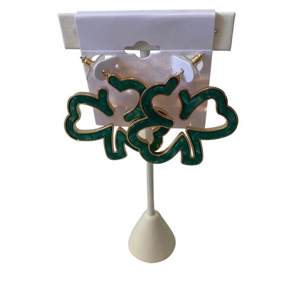 Marbled Green & Gold Shamrock Posts. - Picture 1 of 6